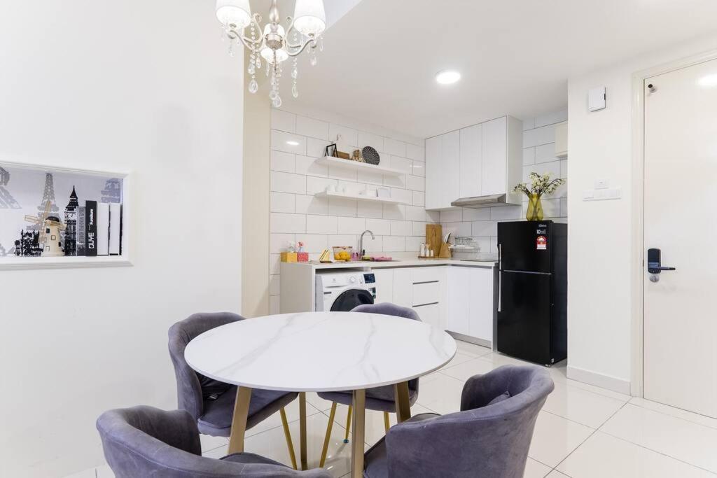 Arte Mont Kiara Duplex 4 Pax Jacuzzi Lägenhet Kuala Lumpur Exteriör bild