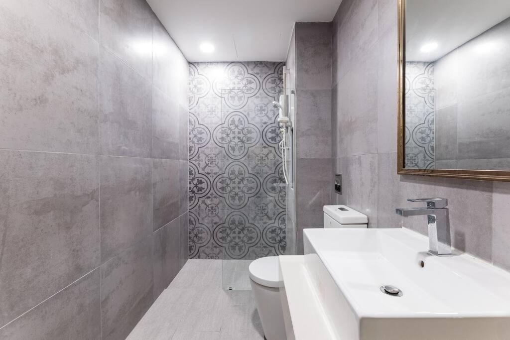 Arte Mont Kiara Duplex 4 Pax Jacuzzi Lägenhet Kuala Lumpur Exteriör bild